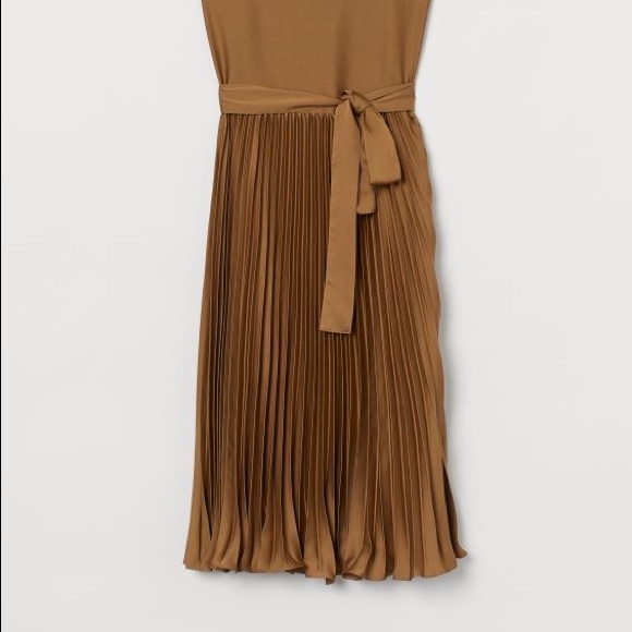 ❌SOLD❌ Stylish-Goddess Bronze Pleat Dress - Picture 9 of 15